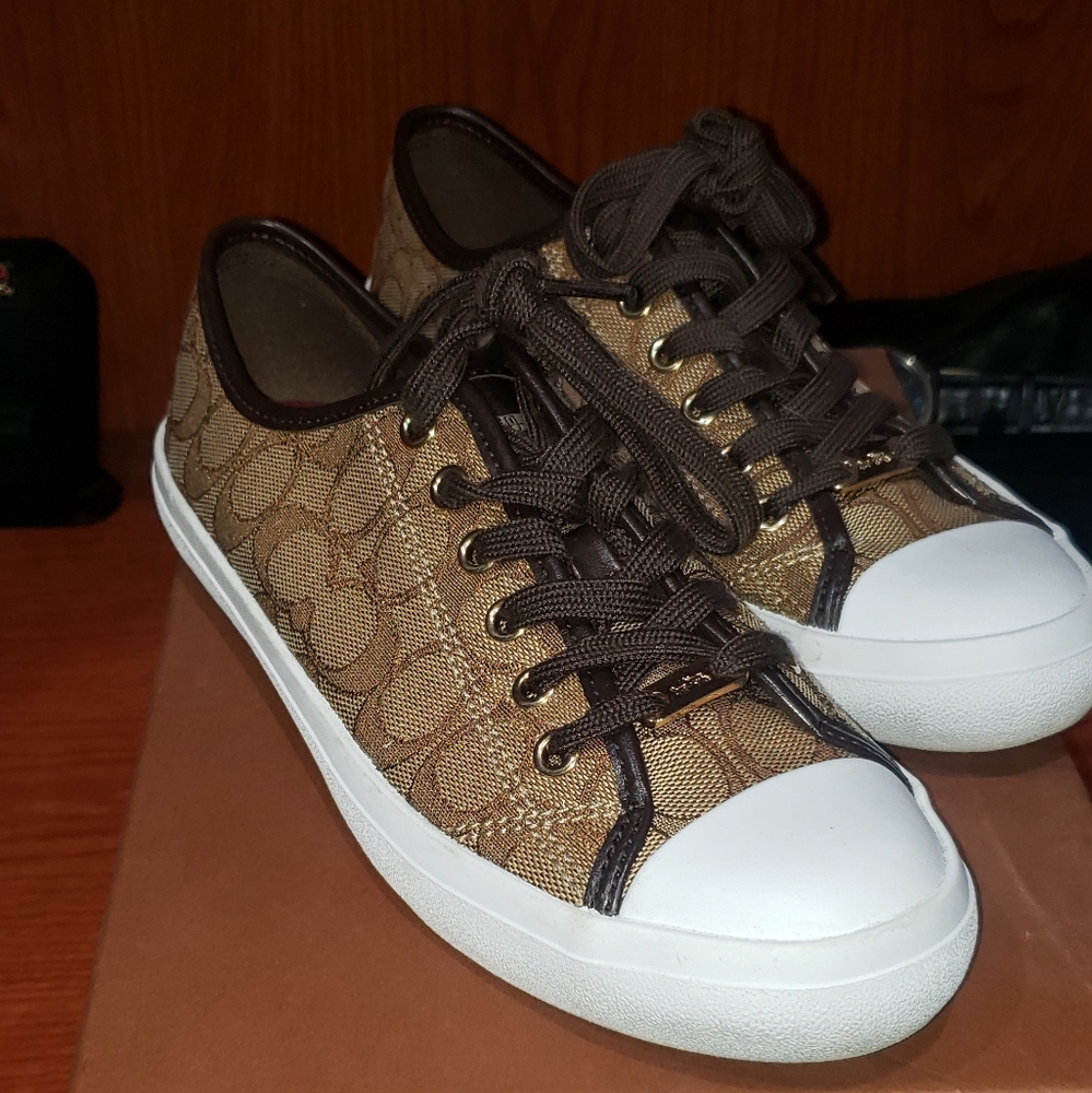 Coach Signature Empire